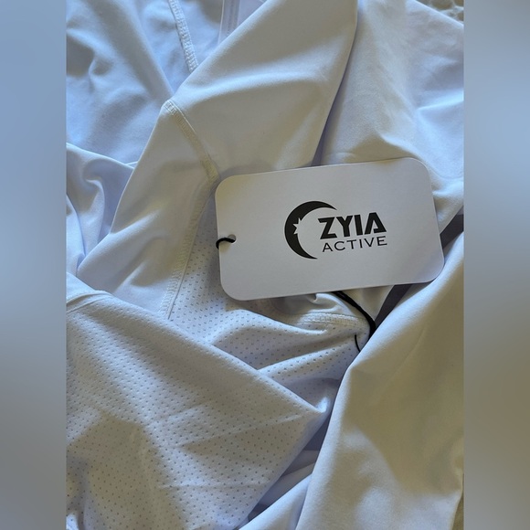 ZYIA
White Fitted Long Sleeve Tee - Picture 4 of 7